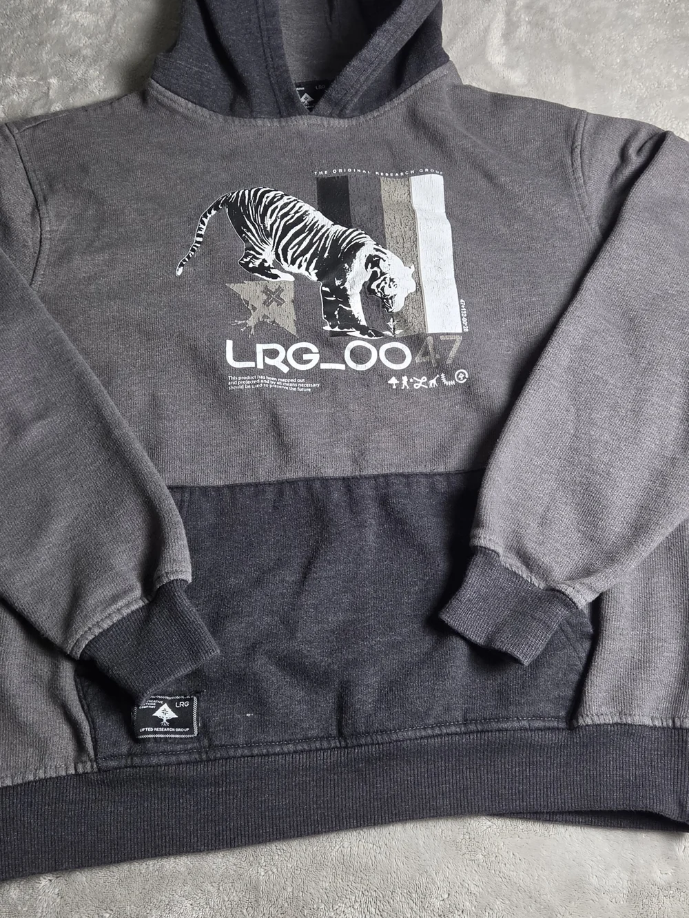 LRG Lifted Research Group Boys Graphic Pullover Hoodie XL 18-20 Gray Tiger